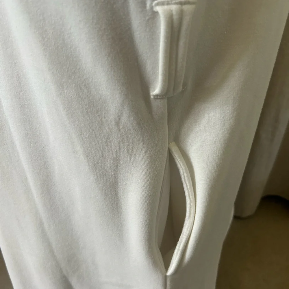UGG Cream Robe - Picture 3 of 4